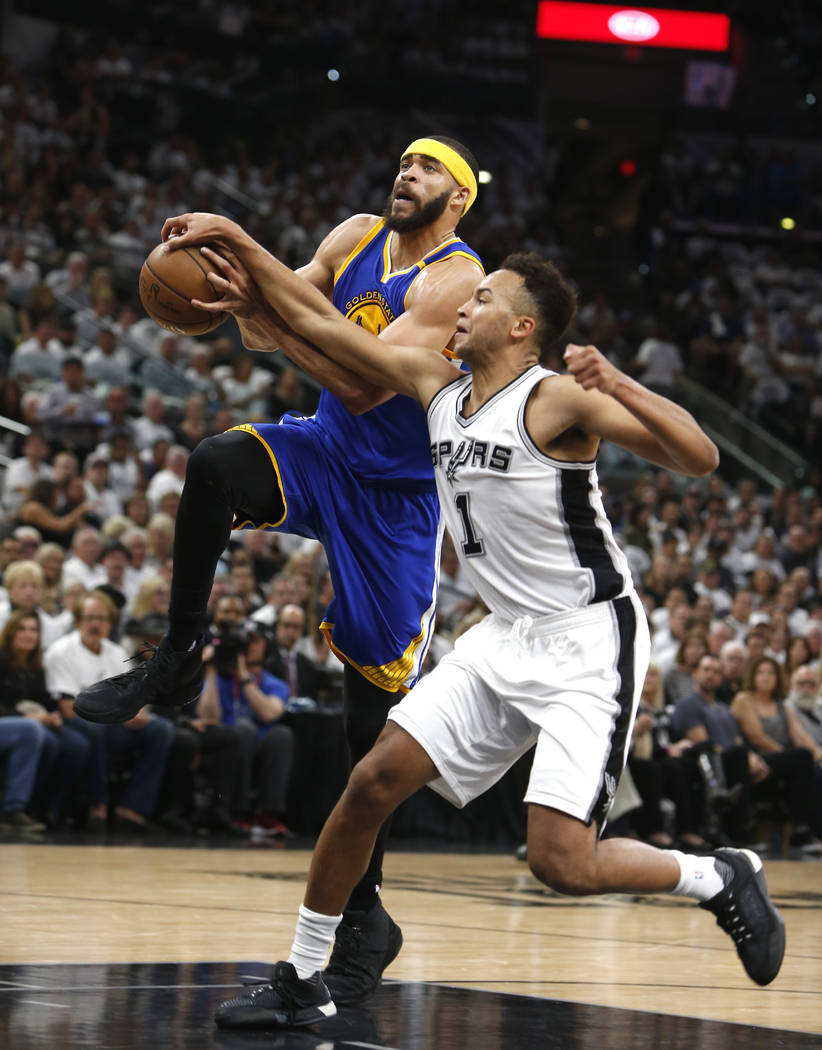 3-point barrage boosts Warriors to win over Spurs