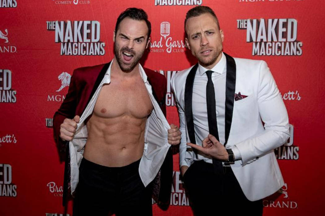 Bronx Wanderers Naked Magicians Connect On Las Vegas Strip Las Vegas 