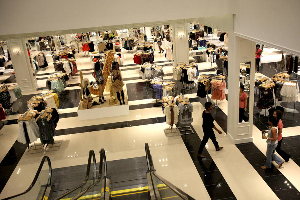 Forever 21 Store Has Messy Racks, Confusing Sections After Bankruptcy