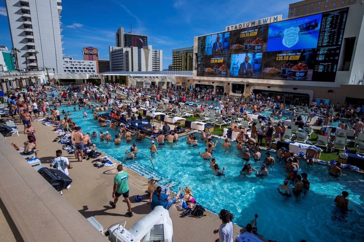 Vegas pool party 💥🔝🇺🇸