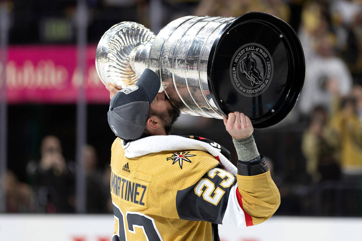 Marchessault celebrates the Stanley Cup with his family in Quebec